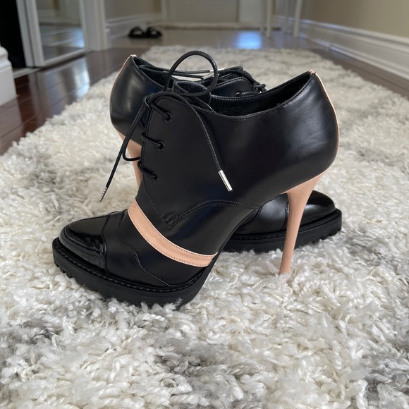 Alexander McQueen Shoes - Alexander McQueen Ankle Booties - 39